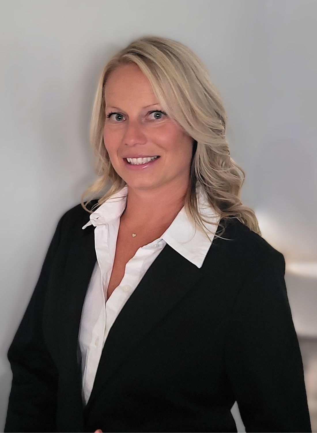 Image of Julie Lewis